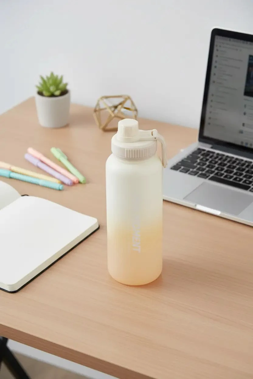 Miniso Lisanslı Turuncu Beyaz Gradyan Termos 950 mL – Tutacaklı Tasarım