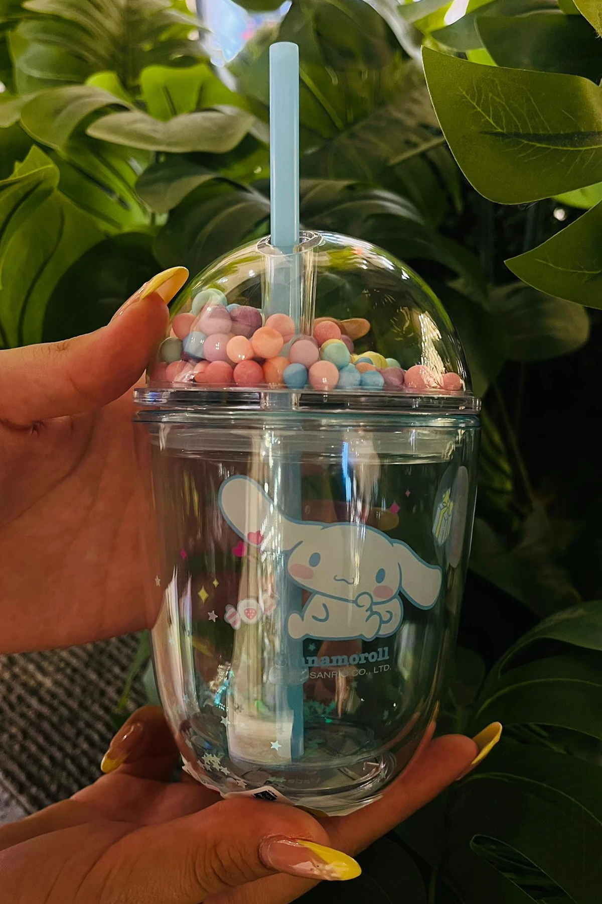 Sanrio Lisanslı Boncuklu Kapaklı Pipetli Plastik Şişe (435Ml) - Cinnamoroll (Outlet)