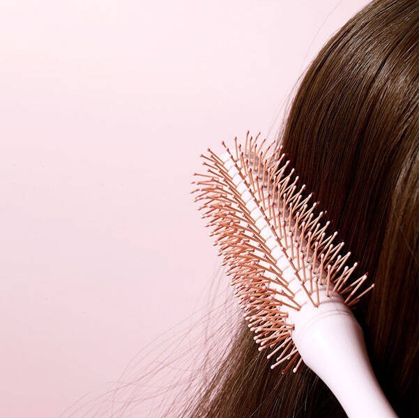 Krem Serisi Saçları Şekillendiren Saç Fırçası -2 Renk