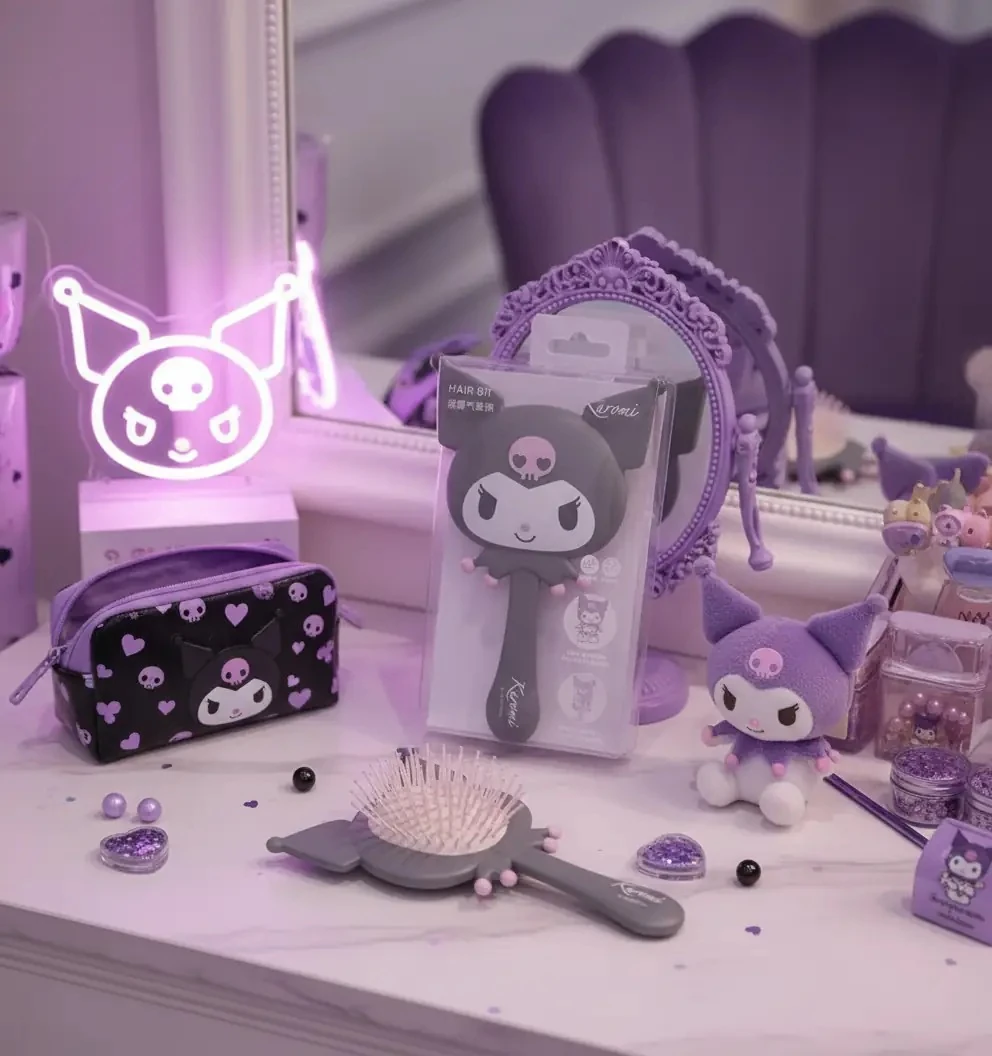 Sanrio Lisanslı Kuromi Masaj Etkili Ergonomik Ve Saç Açıcı Bakım Fırçası
