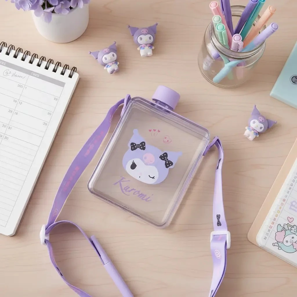 Sanrio Lisanslı Taşıma Askılı Sızdırmaz Plastik Su Şişesi Kuromi 500 ml