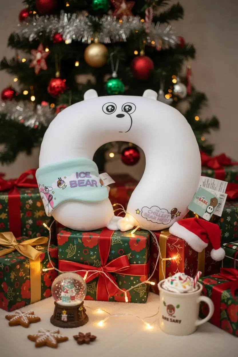 We Bare Bears Lisanslı Uyku Gözlüklü Boyun Yastığı - Kutup Ayısı