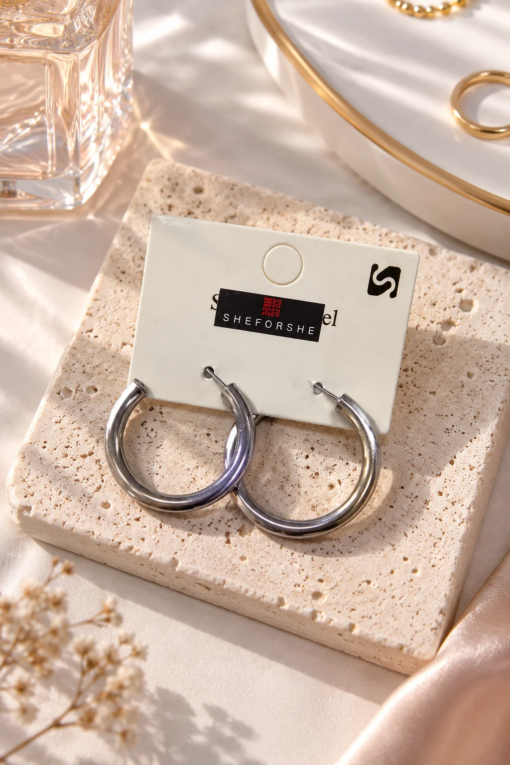 Sheforshe Paslanmaz Çelik Küpe – Minimalist ve Şık Tasarımlı Kadın Küpe