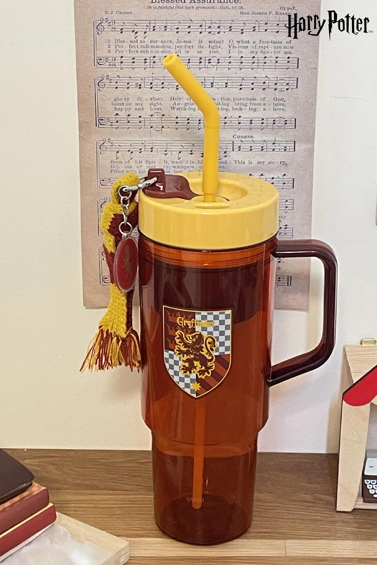 Harry Potter Lisanslı Kulplu Plastik Şişe 1250Ml Gryffindor (Outlet)