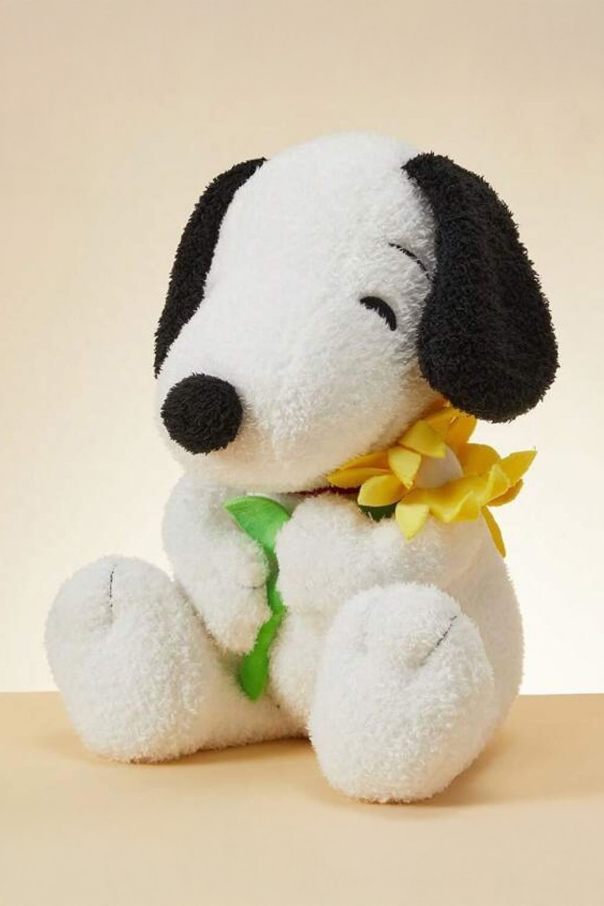Snoopy Lisanslı Çiçekli Peluş Oyuncak (30cm)