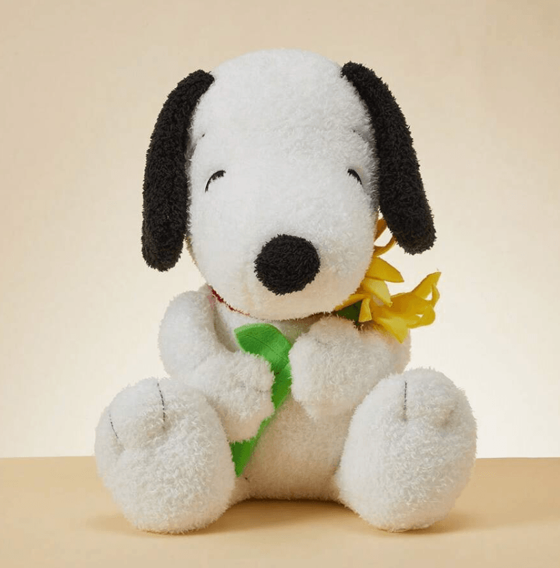 Snoopy Lisanslı Çiçekli Peluş Oyuncak (30cm)