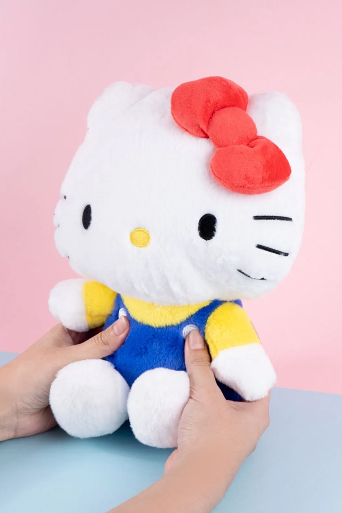 Sanrio Lisanslı Oturan Peluş Oyuncak (26 cm) - Hello Kitty