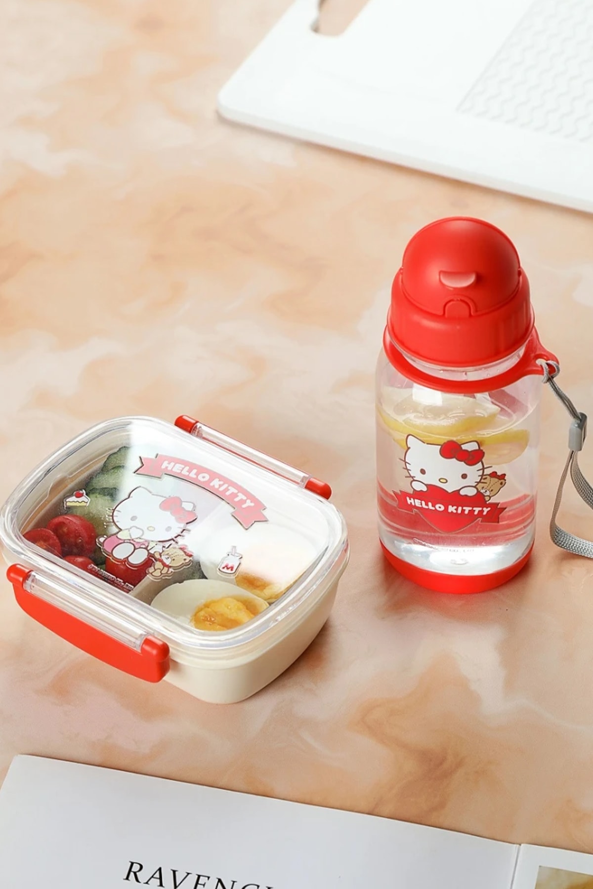 Sanrio Lisanslı Plastik Yemek Kabı Ve Suluk Seti - Hello Kitty (Outlet)
