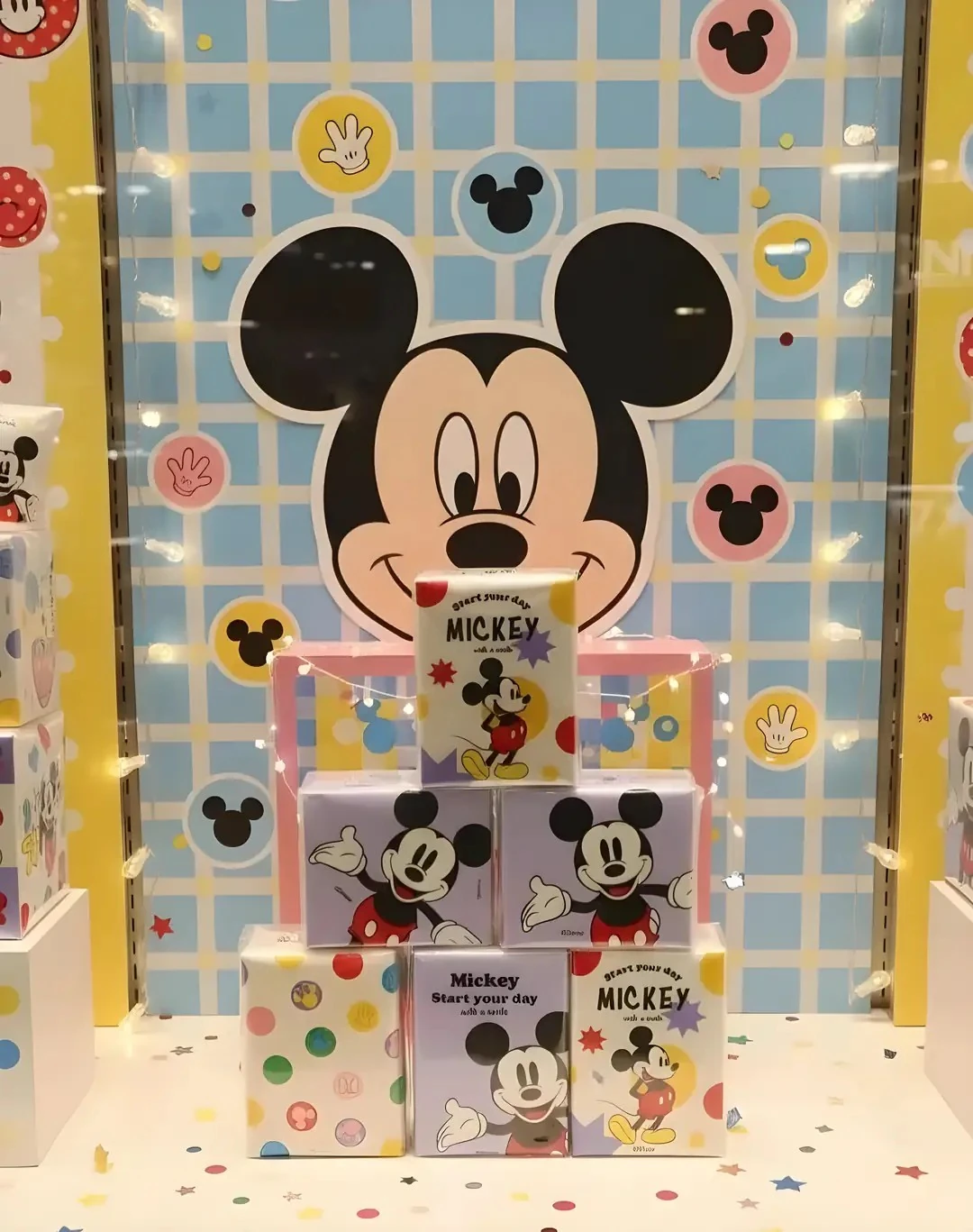 Disney 100.Yıl Lisanslı Kokulu Kağıt Mendil 7Yp. 12'li Paket