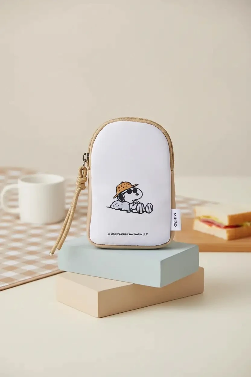 Snoopy Lisanslı Çapraz Bozuk Para Çantası – Minimal Şık Günlük Kullanım (Bej) 10 Cm