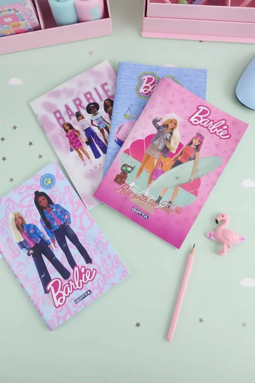 Gıpta Barbie Lisanslı Not Defteri – A6 Boyutlu Renkli Kapaklı Çanta Boy Okul Defteri 15 CM