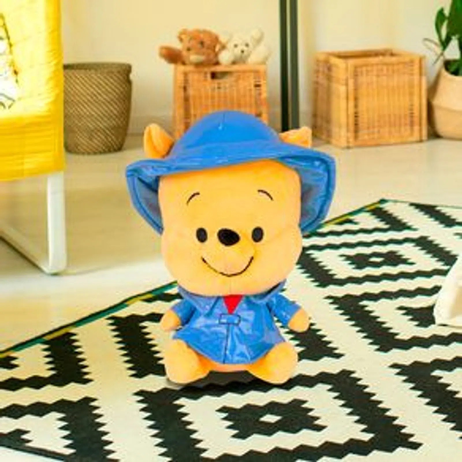 Disney Lisanslı Yağmurluklu Peluş Oyuncak - Winnie the Pooh