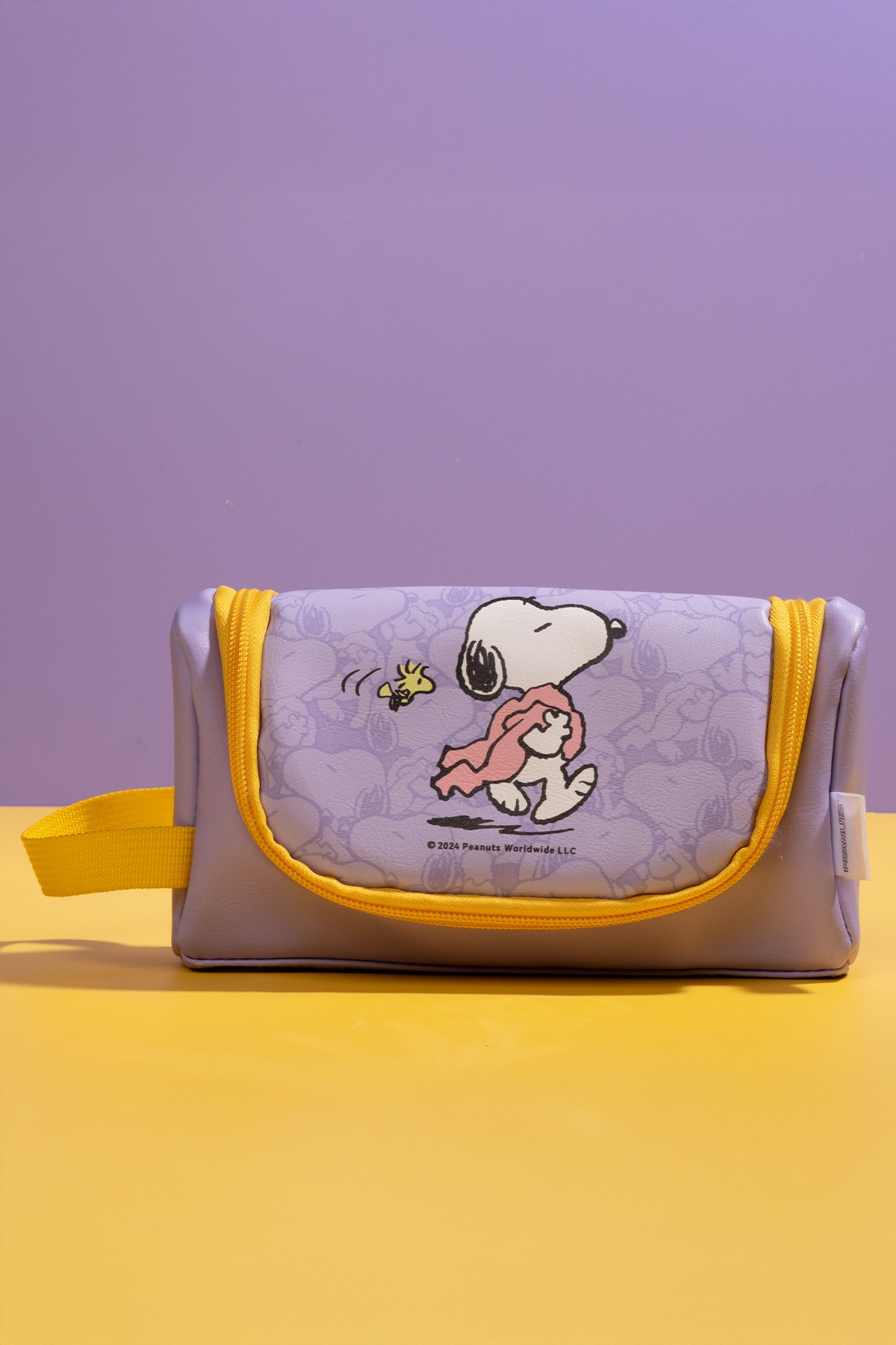 Snoopy Lisanslı Seyahat Serisi Tutacaklı Kalemlik (Mor)