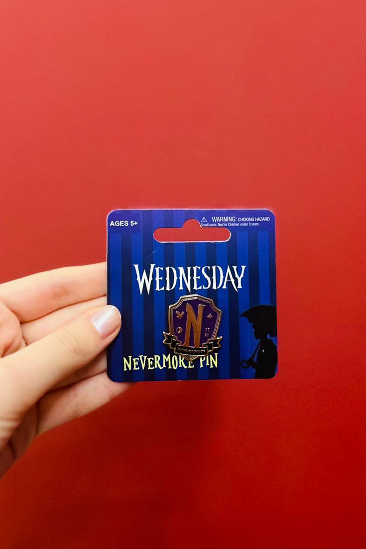 Wednesday Lisanslı Nevermore Rozet