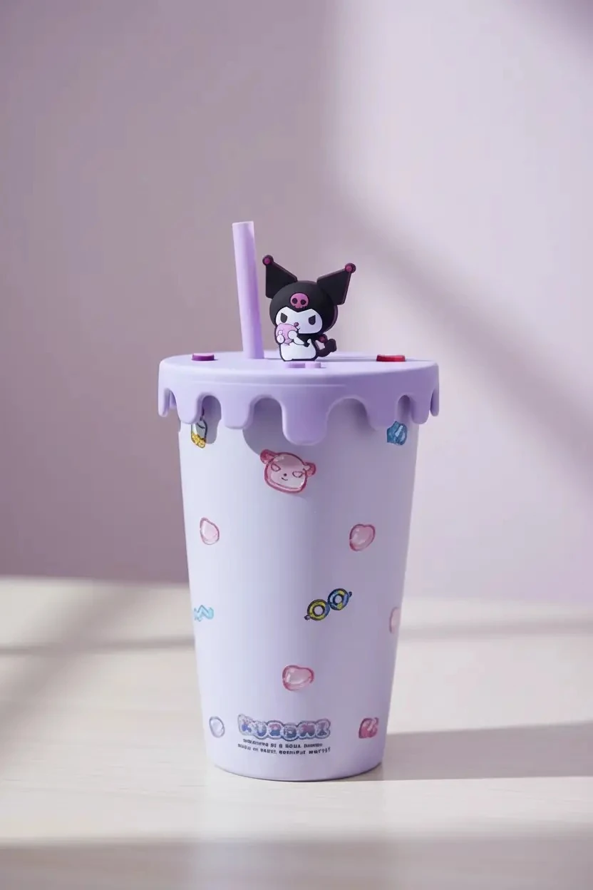 Sanrio Lisanslı Kuromi Tatlı Fabrikası Serisi Kapaklı ve Pipetli Dekoratif Seramik Bardak 400 ml
