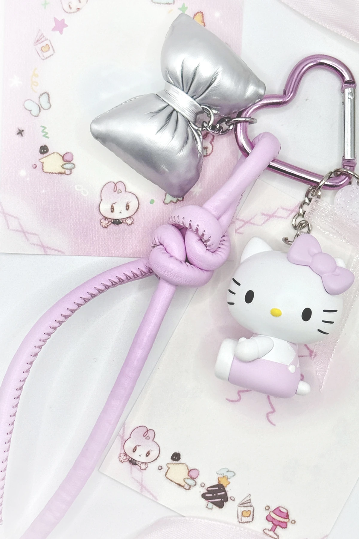 Hello Kitty Lisanslı Oturarak Duran Figür Kolye