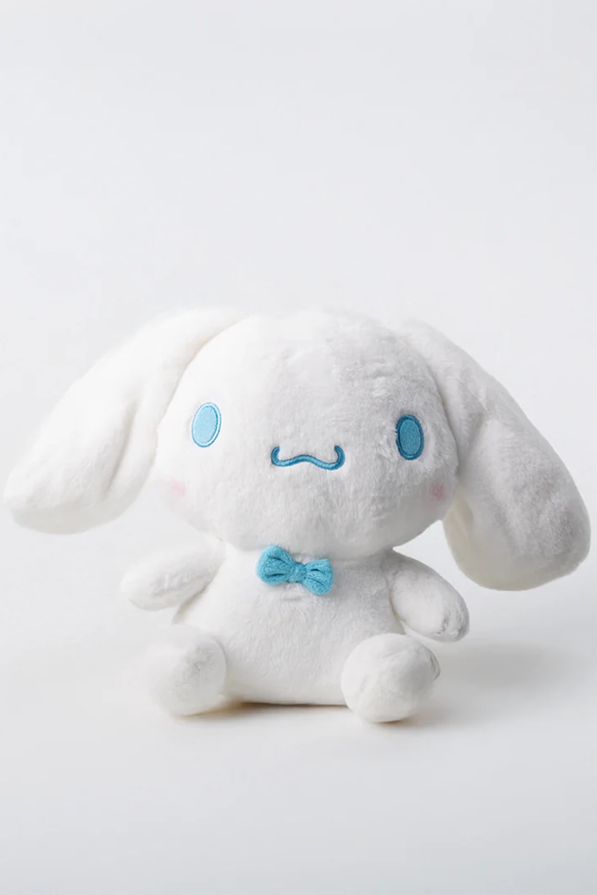 Sanrio Lisanslı Oturan Peluş Oyuncak (26 cm) - Cinnamoroll