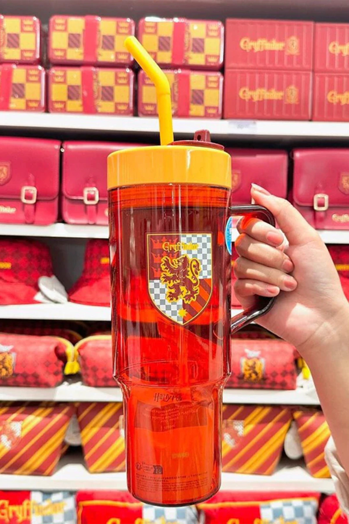 Harry Potter Lisanslı Kulplu Plastik Şişe 1250Ml Gryffindor (Outlet)