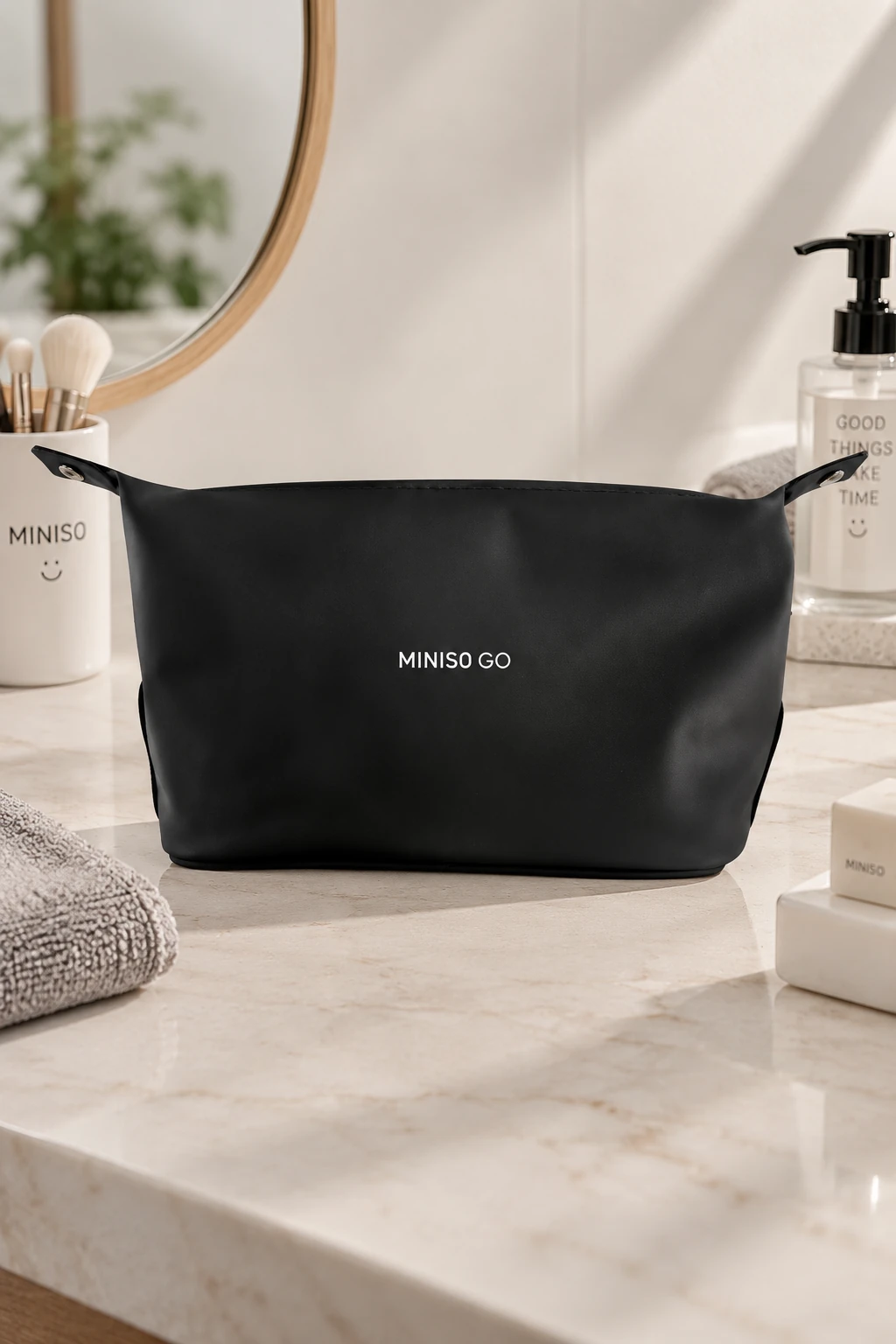 Miniso Lisanslı Büyük Kapasiteli Seyahat Çantası 22 Cm Siyah – Pratik Organizer Çanta