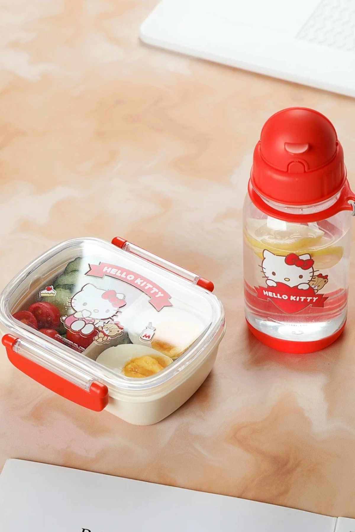Sanrio Lisanslı Plastik Yemek Kabı Ve Suluk Seti - Hello Kitty (Outlet)