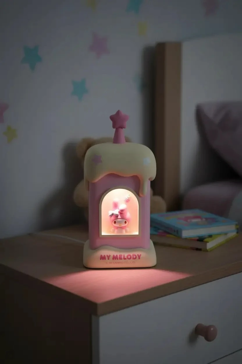 Sanrio Lisanslı My Melody Mum Figürlü Gece Lambası – Pastel Dekoratif Aydınlatma