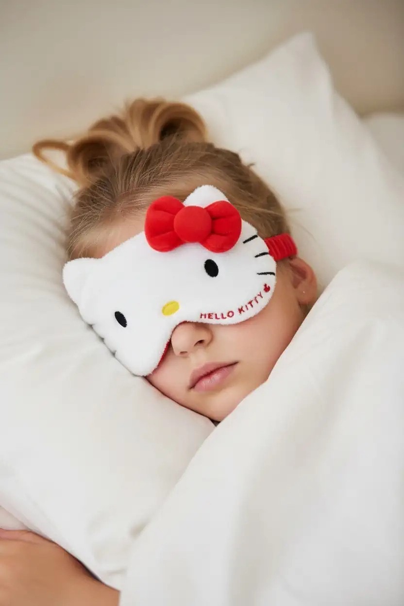 Hello Kitty Lisanslı Elma Koleksiyonu Peluş Uyku Gözlüğü