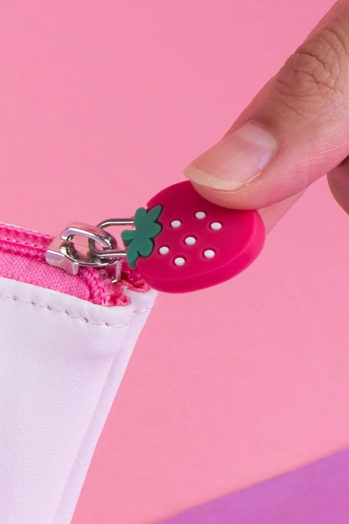 Sanrio Lisanslı Çilek Serisi Kozmetik Çantası - Hello Kitty