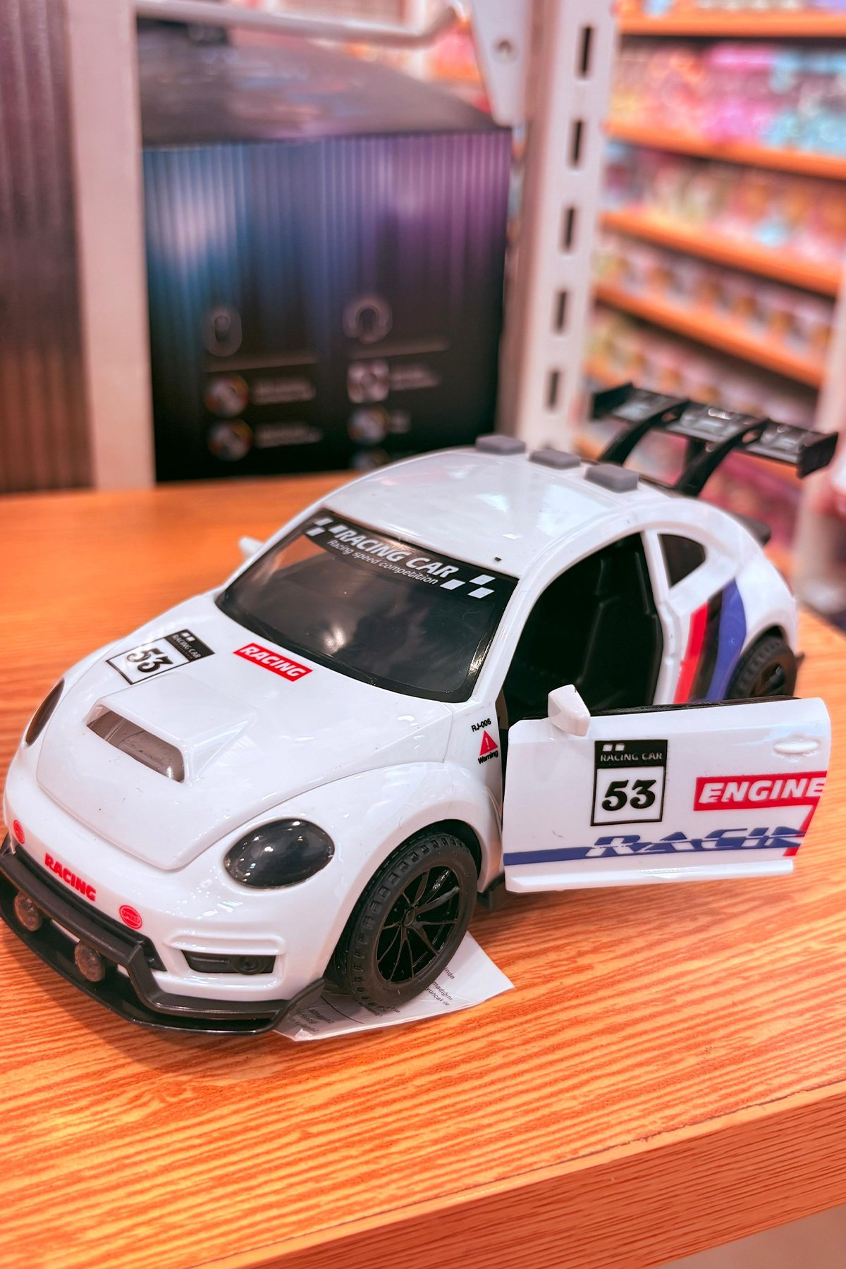 Pilli Işıklı Sesli Sürtmeli Kapıları Açılan Beetle