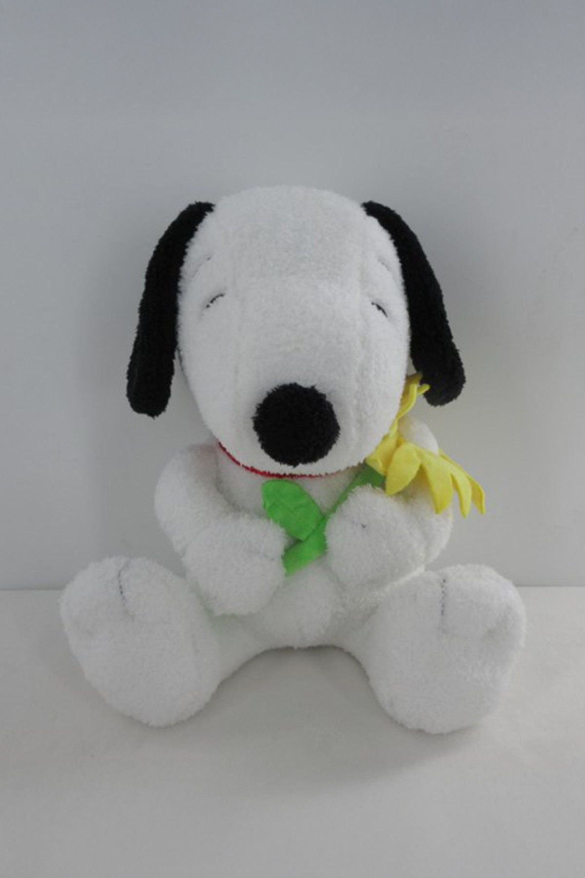 Snoopy Lisanslı Çiçekli Peluş Oyuncak (30cm)