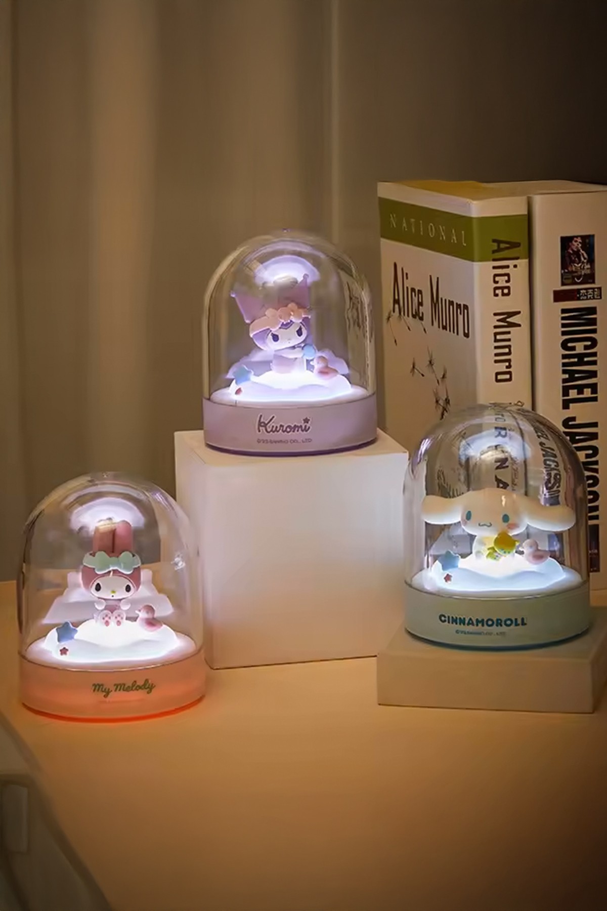 Sanrio Lisanslı Fanus Led Gece Lambası - Kuromi