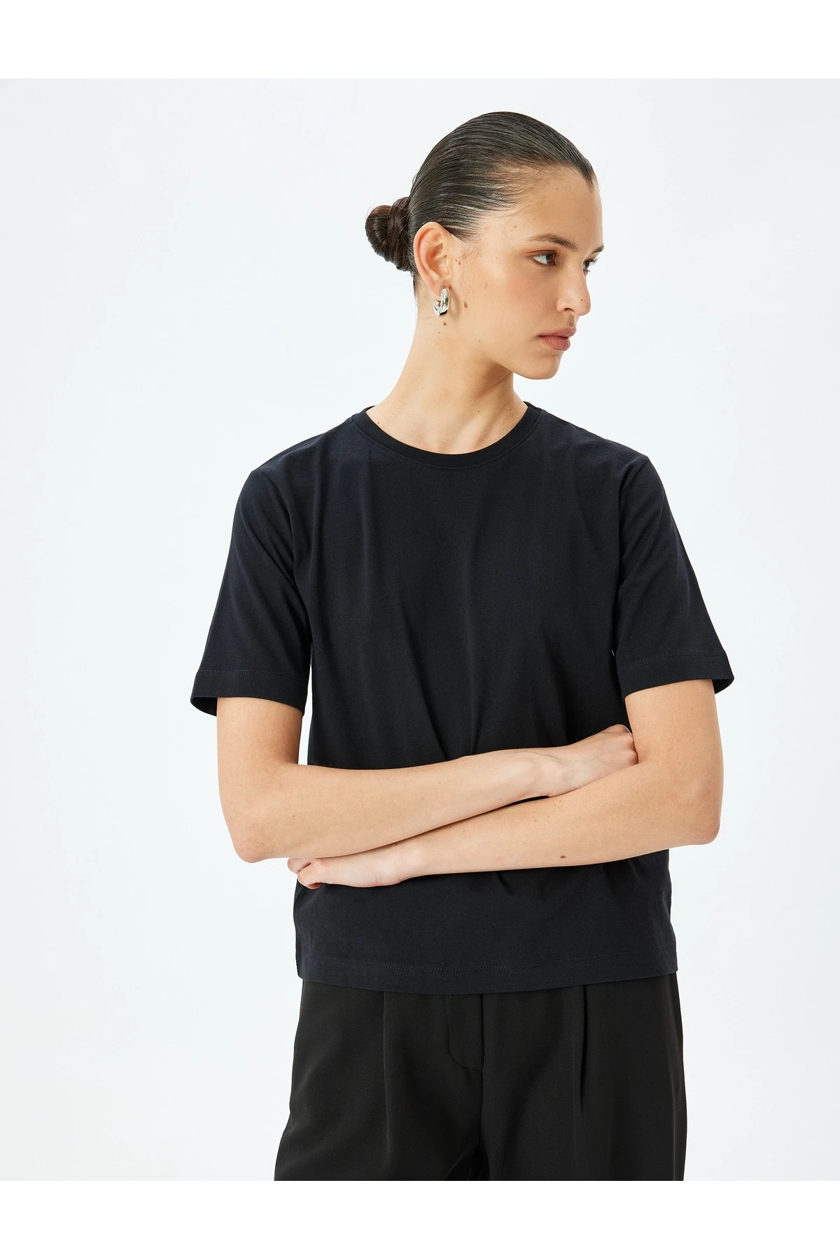 Pamuklu Bisiklet Yaka Kısa Kollu Basic Tişört