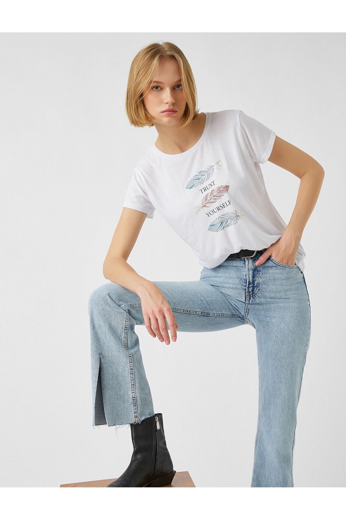 2yak13493yk Yuvarlak Yaka Kısa Kollu Normal Kalıp Koyu Beyaz Kadın T-shirt
