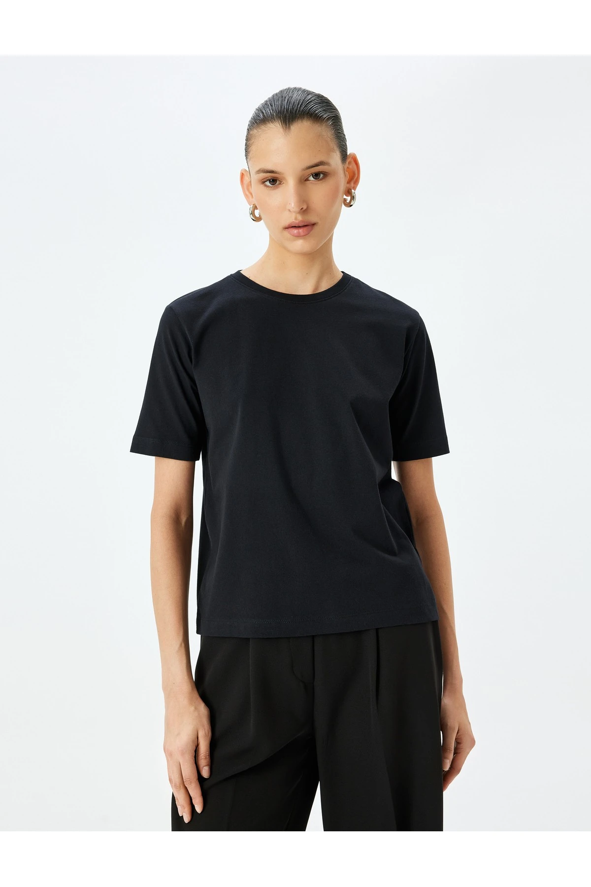 Pamuklu Bisiklet Yaka Kısa Kollu Basic Tişört