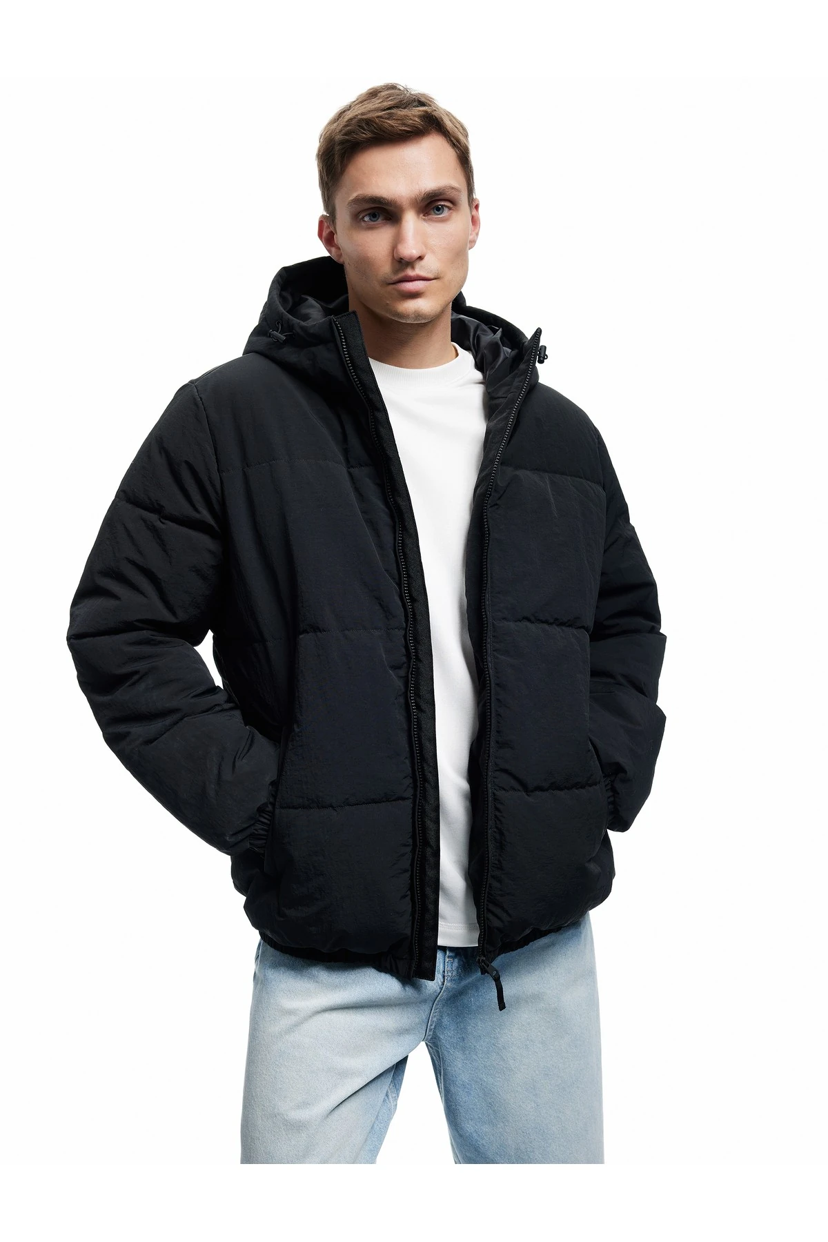 Uzun Kollu Cep Detaylı Fermuarlı Kapşonlu Kışlık Şişme Mont