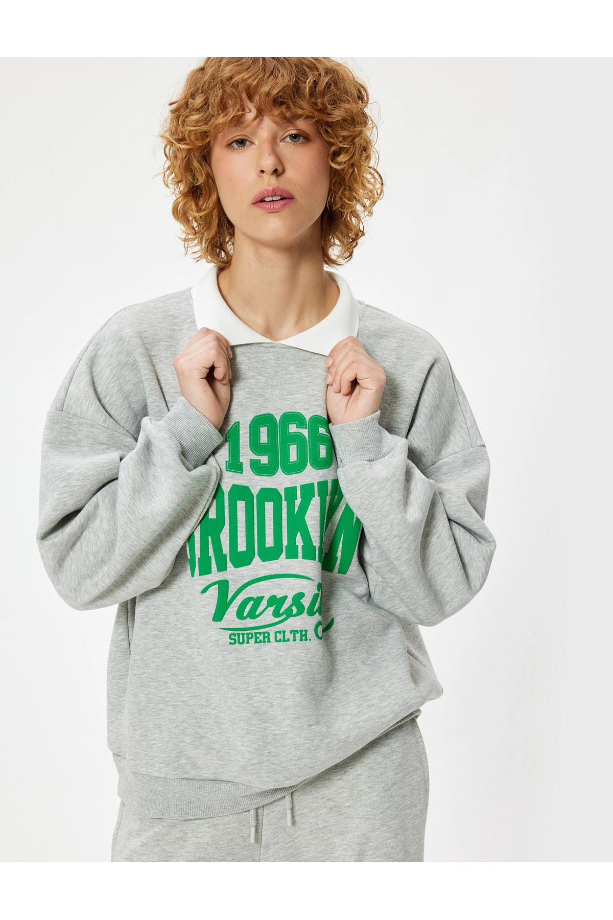 Şardonlu Polo Yaka Sweatshirt Oversize Kolej Baskılı Uzun Kollu