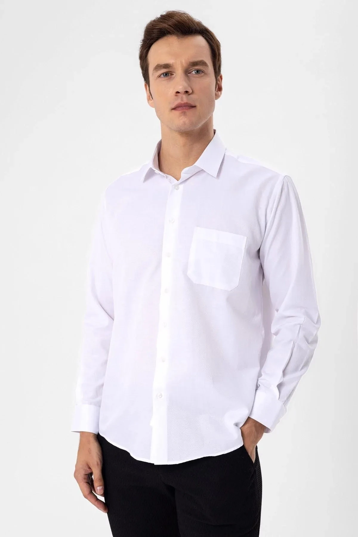 Rahat Kalıp Armür Desenli Cepli Beyaz Erkek Gömlek