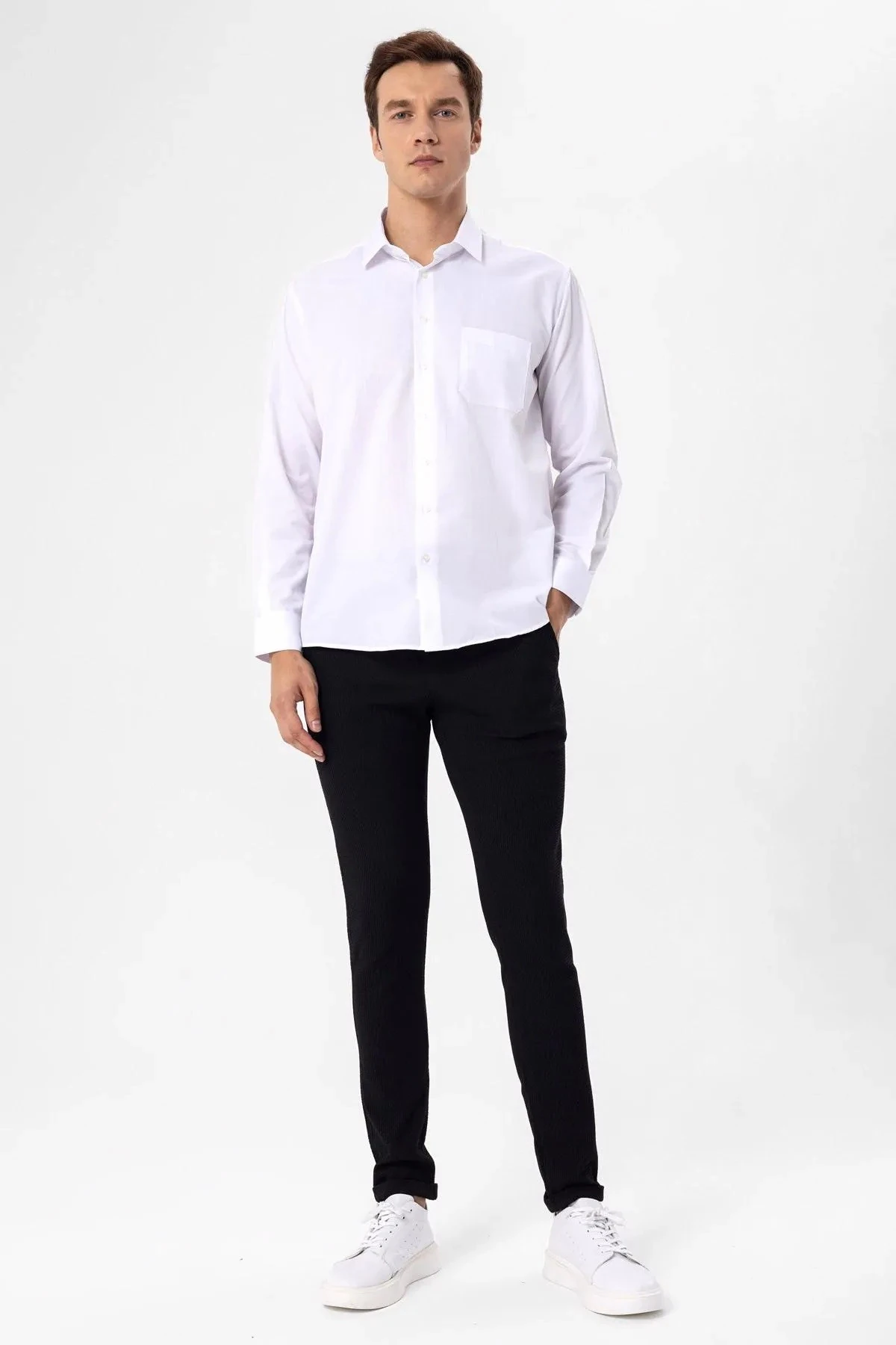 Rahat Kalıp Armür Desenli Cepli Beyaz Erkek Gömlek