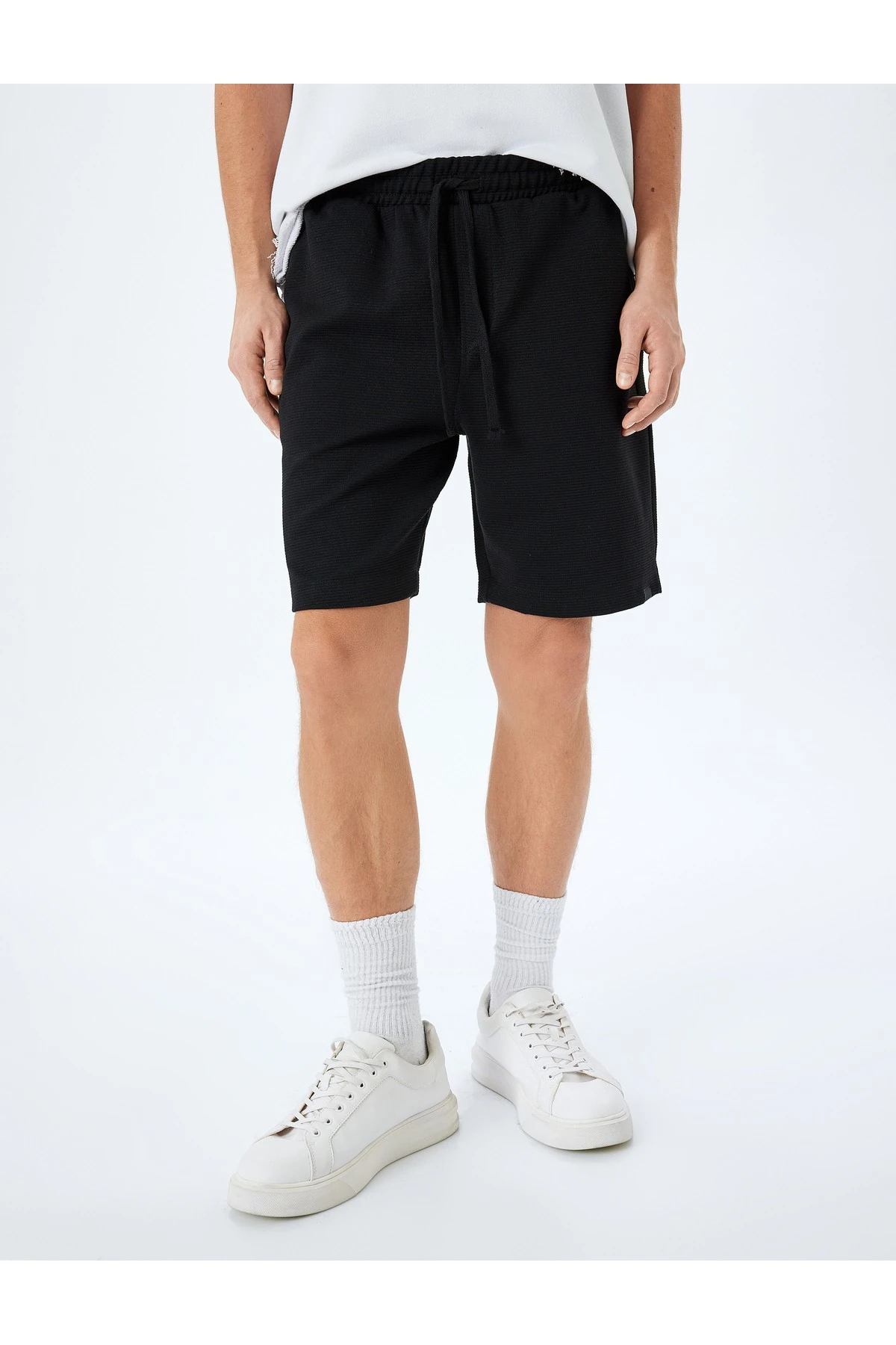 Cep Detaylı Bermuda Beli Bağcıklı Şort