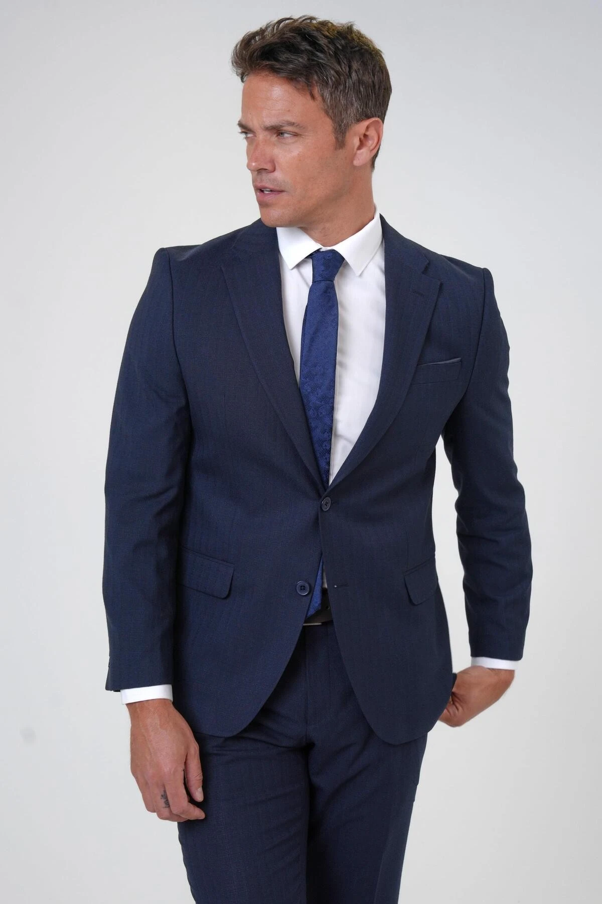 Lacivert Regular Armürlü Sivri Yaka 4 Drop Klasik Takım Elbise