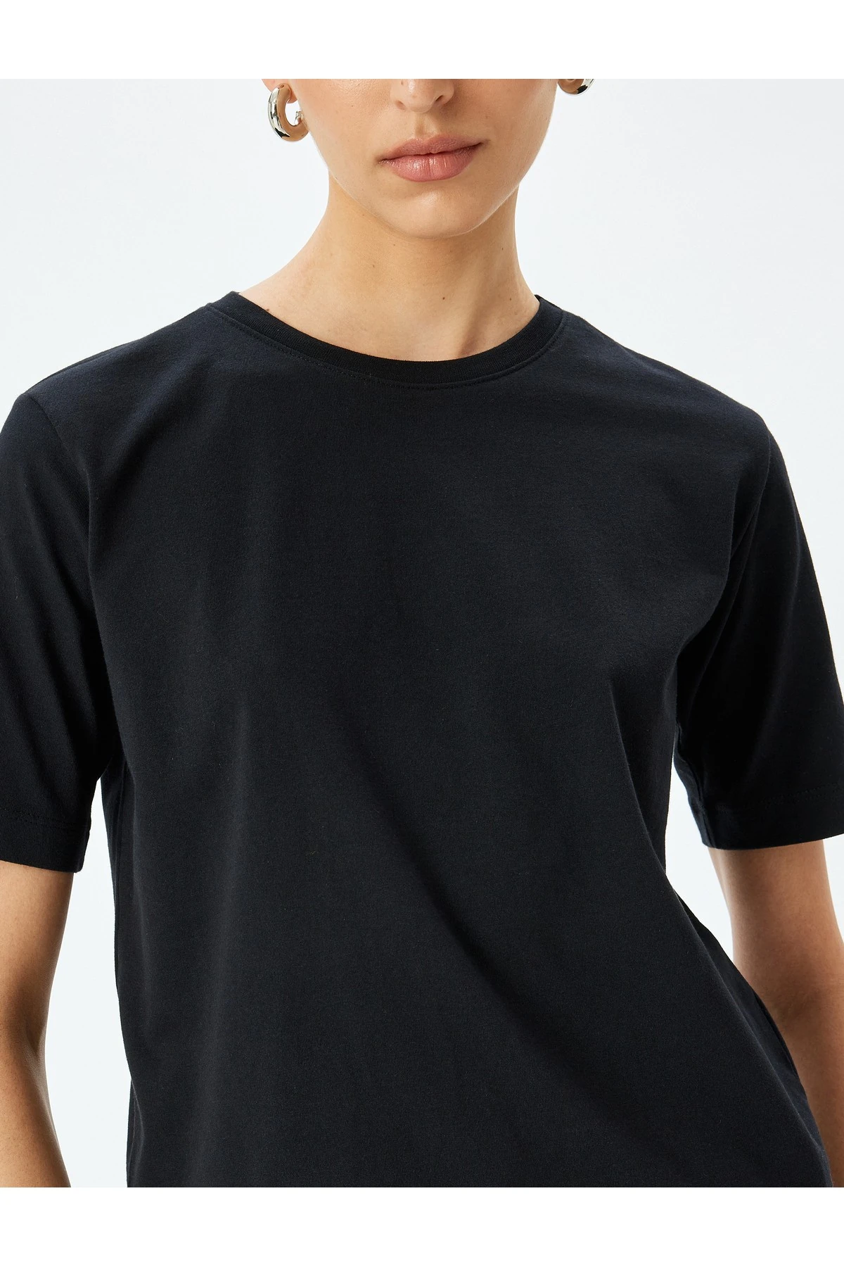 Pamuklu Bisiklet Yaka Kısa Kollu Basic Tişört