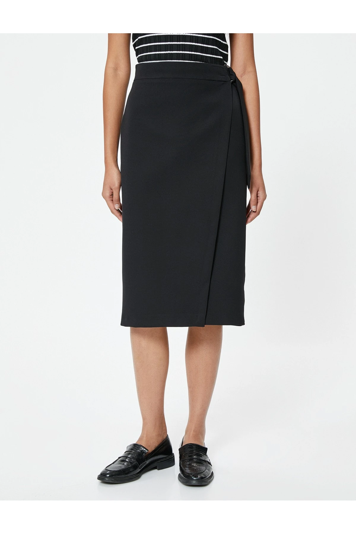 Kuşak Detaylı Metal Aksesuarlı Midi Kruvaze Etek