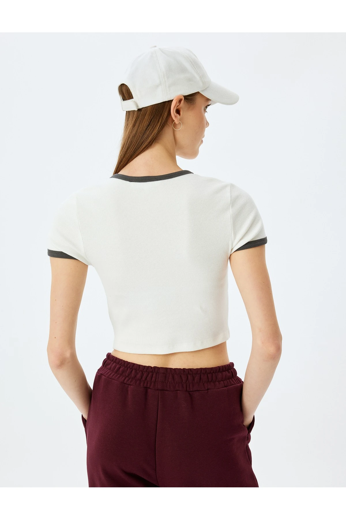 Kolej Baskılı Biyeli Kısa Kollu Ekru Kadın T-Shirt 5SAL10214IK