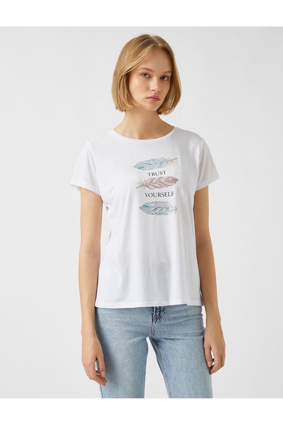 2yak13493yk Yuvarlak Yaka Kısa Kollu Normal Kalıp Koyu Beyaz Kadın T-shirt