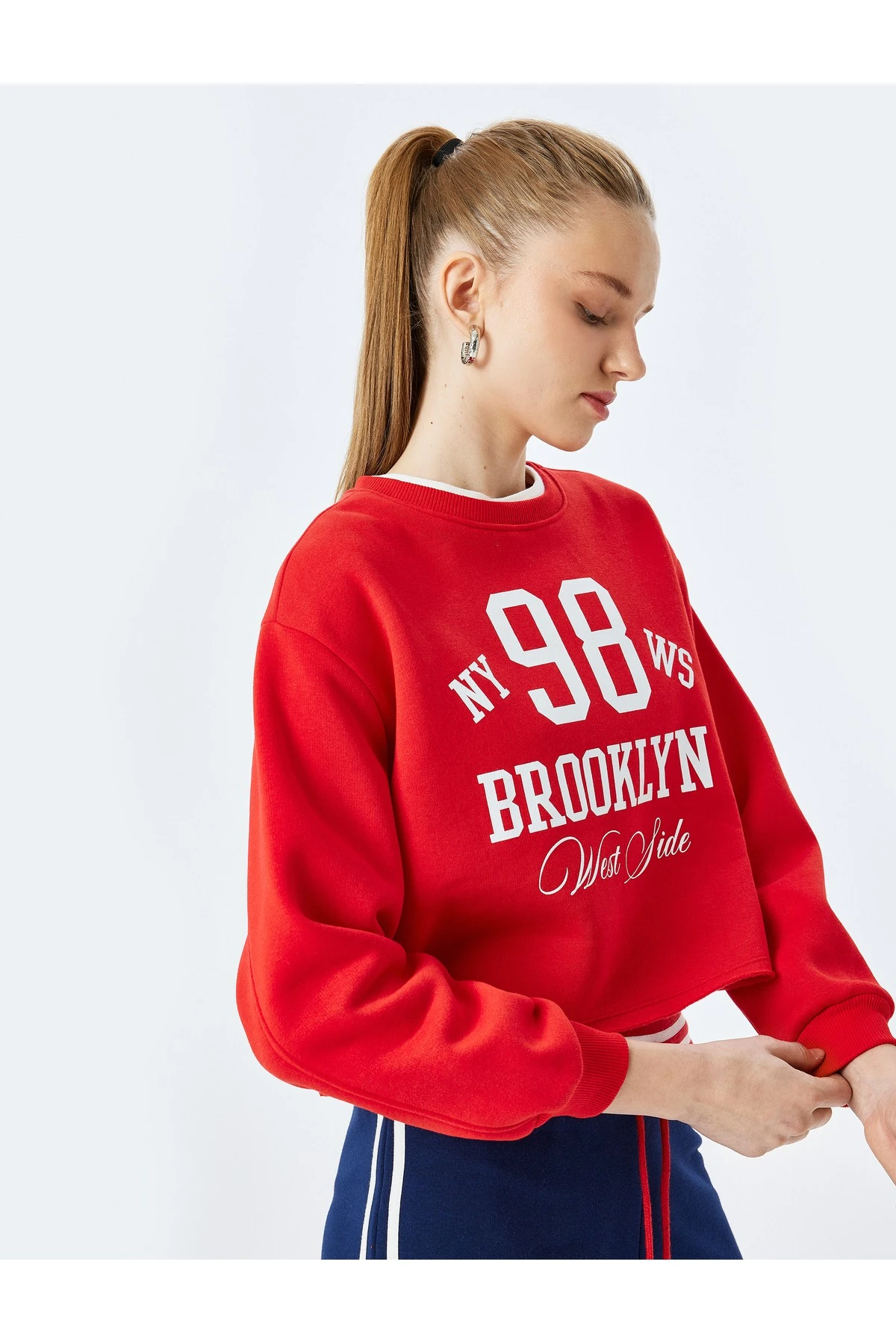 Şardonlu Kolej Baskılı Bisiklet Yaka Crop Sweatshirt