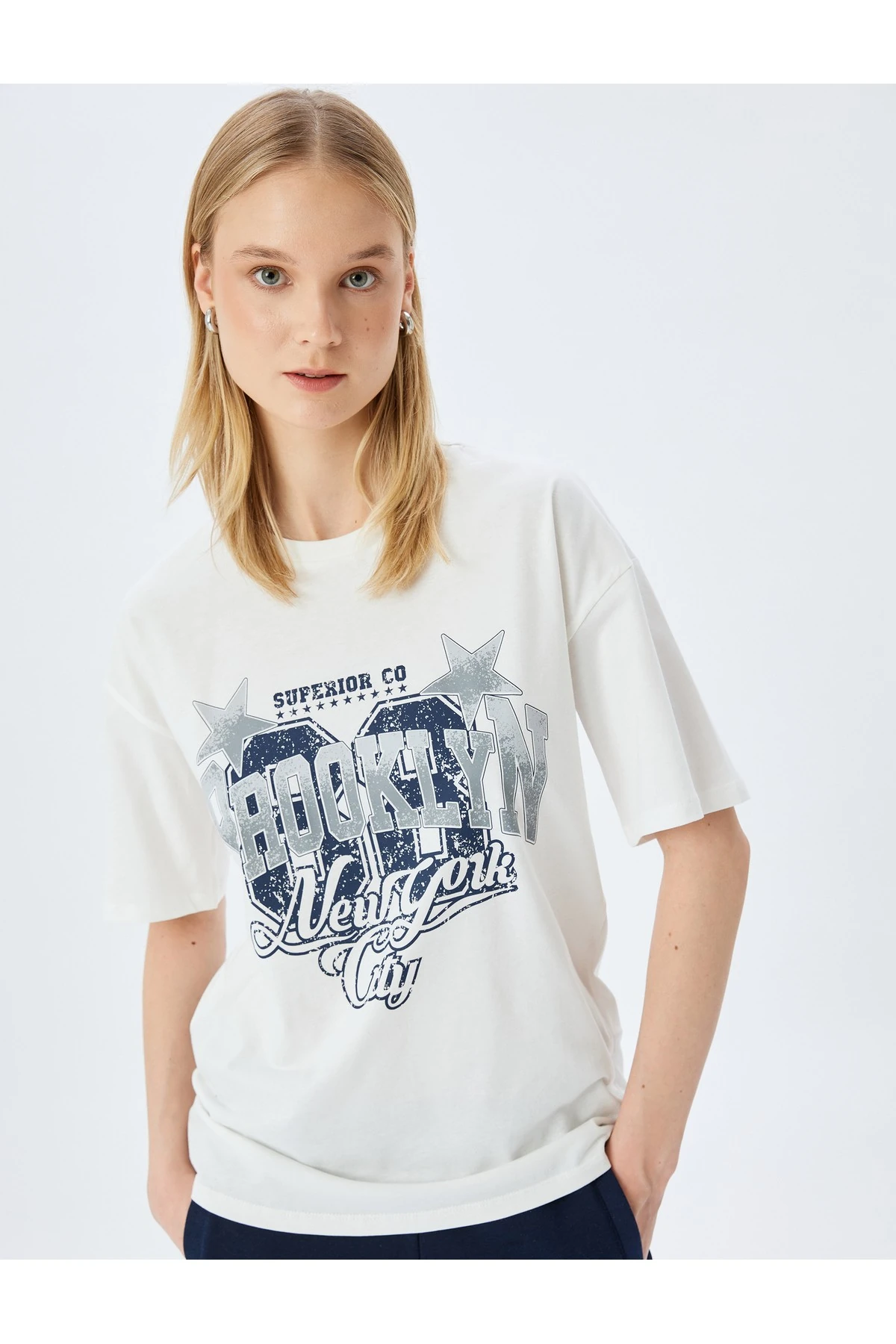 Kolej Baskılı Ekru Kadın T-Shirt 5SAL10038IK