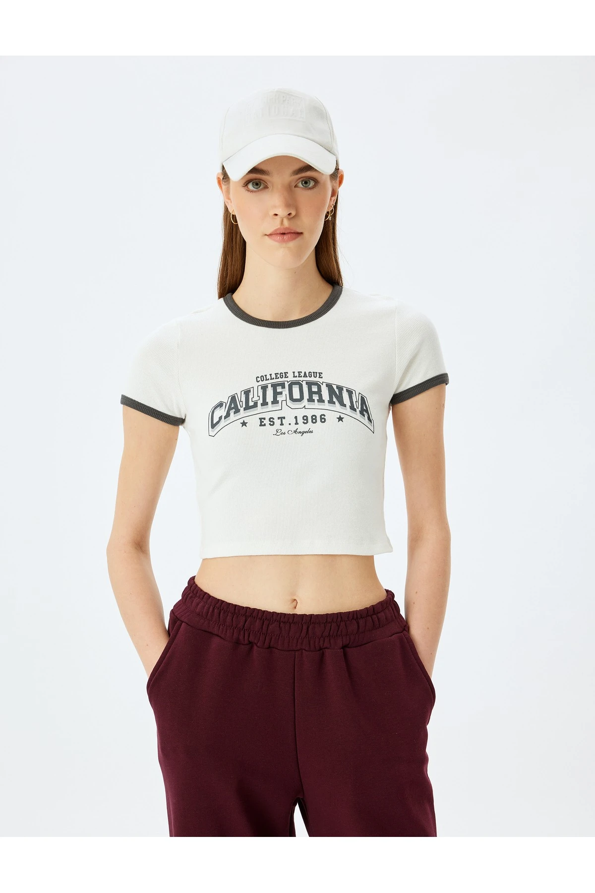 Kolej Baskılı Biyeli Kısa Kollu Ekru Kadın T-Shirt 5SAL10214IK