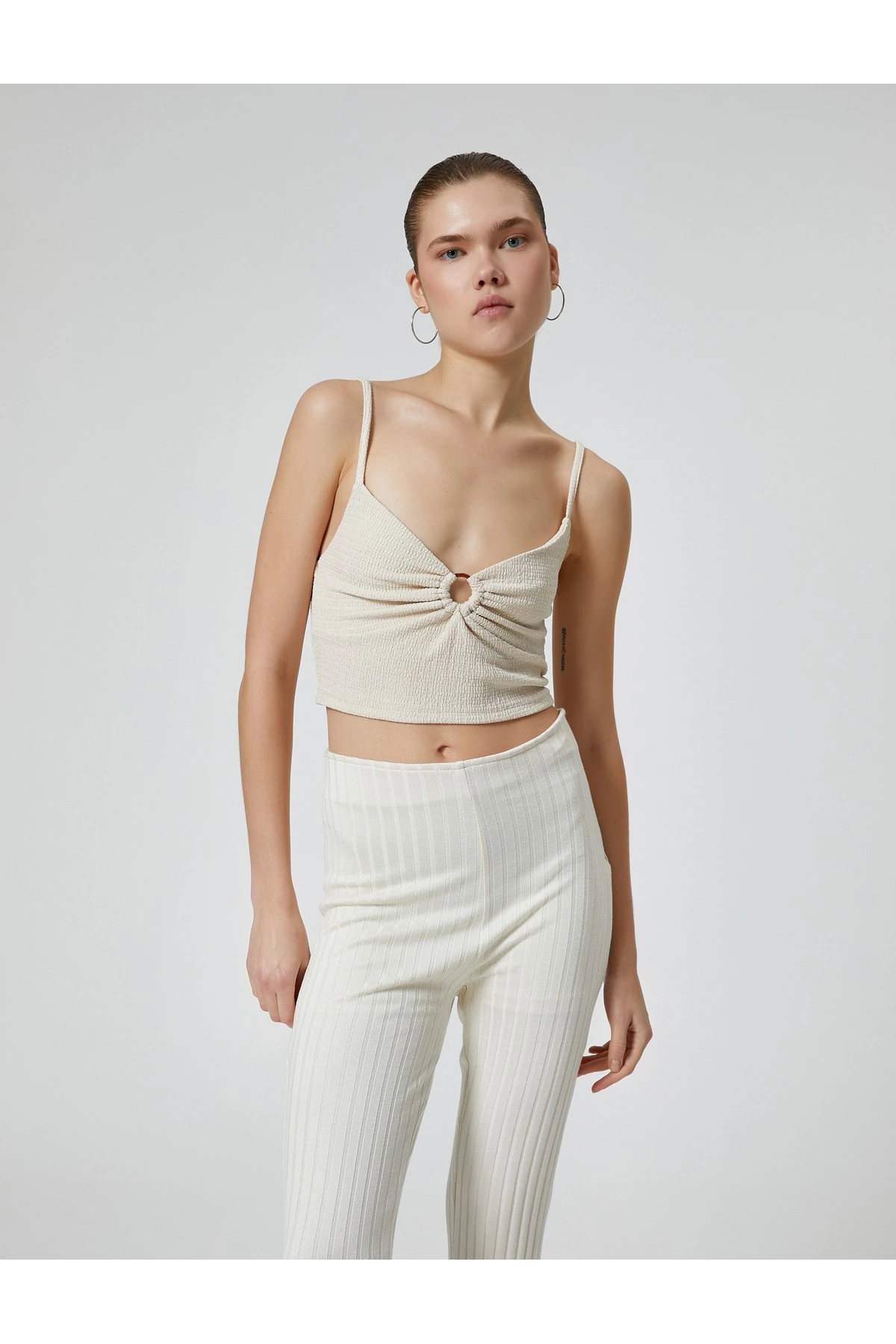 İnce Askılı Crop Büstiyer Kalp Yaka Pencere Detaylı Bürümcük