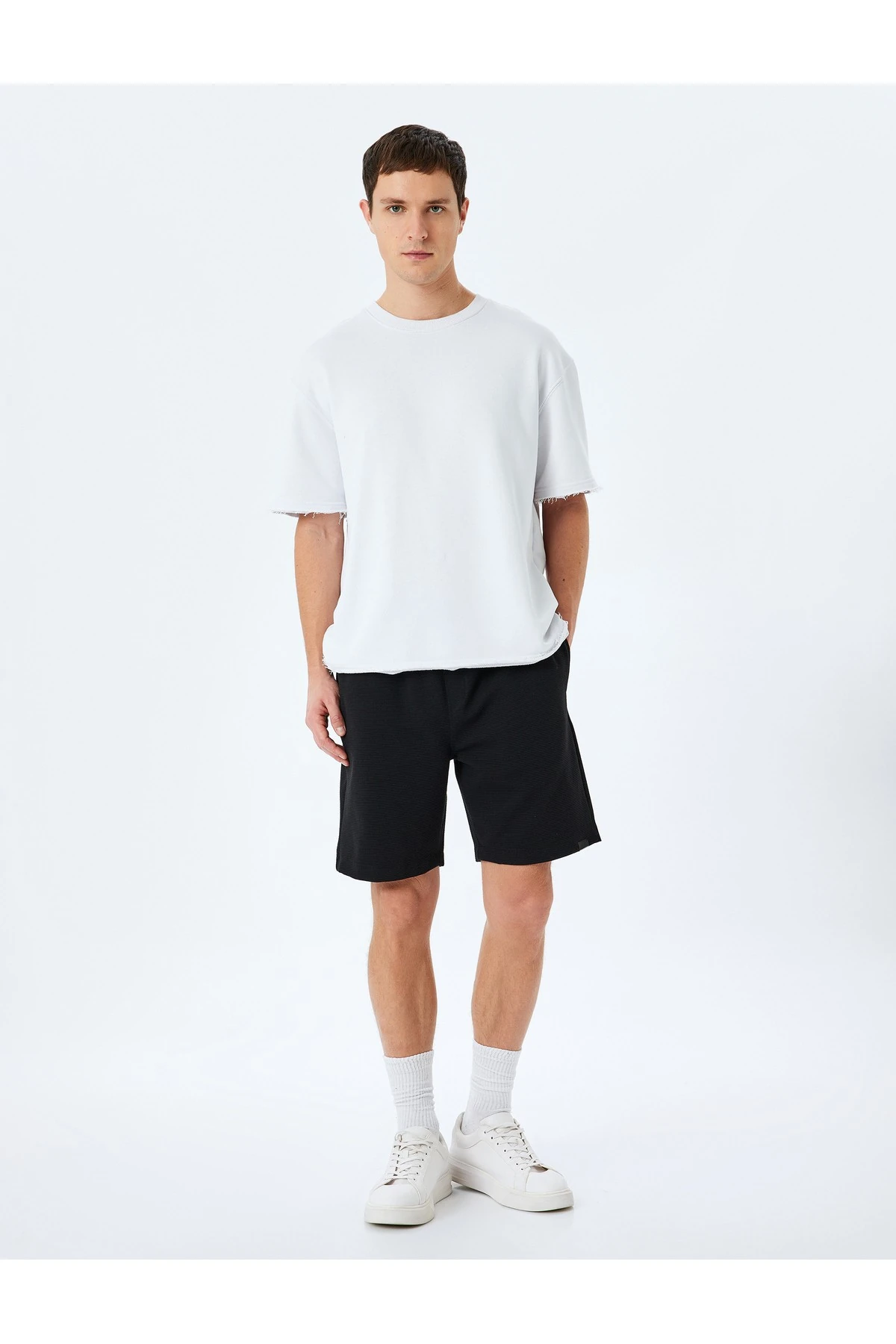 Cep Detaylı Bermuda Beli Bağcıklı Şort