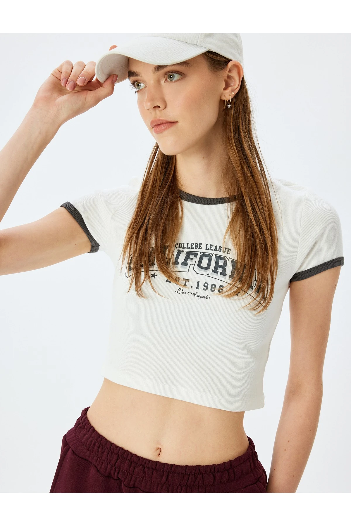 Kolej Baskılı Biyeli Kısa Kollu Ekru Kadın T-Shirt 5SAL10214IK