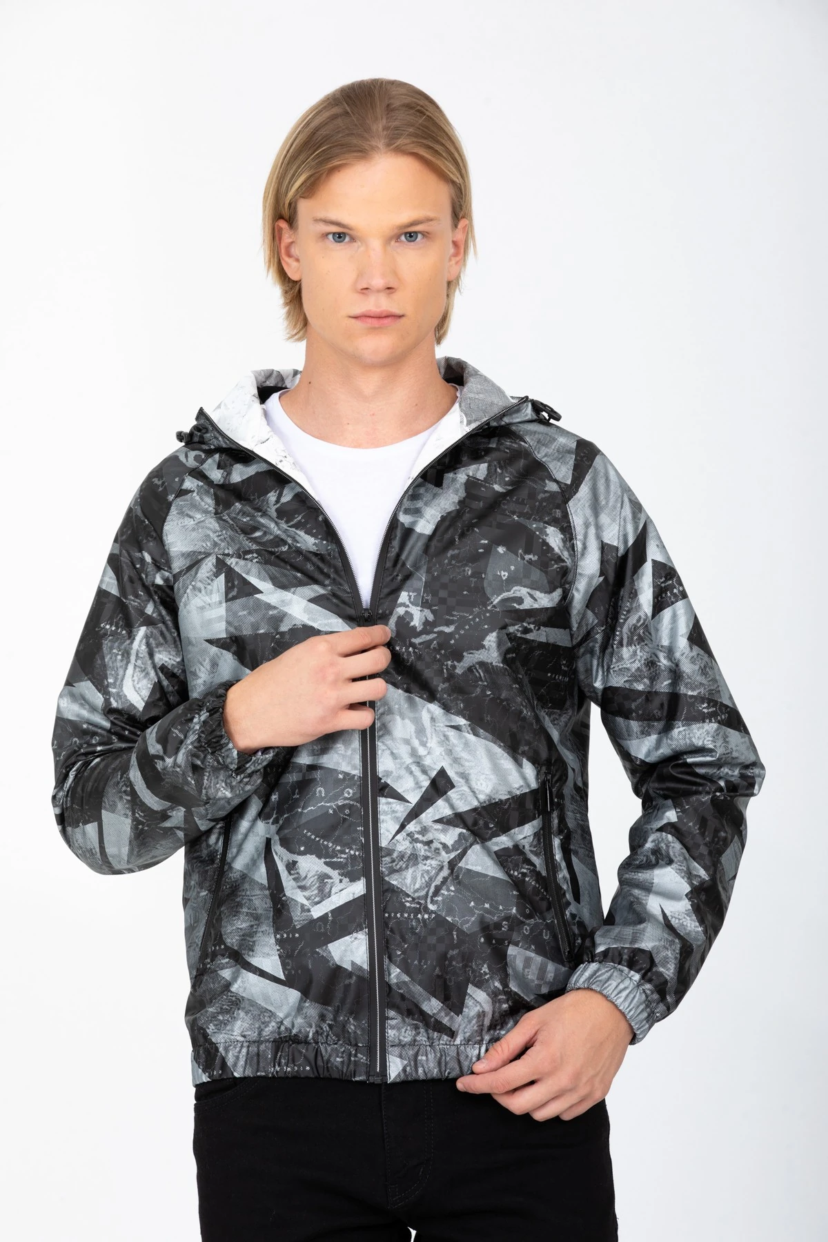 Erkek Siyah Kapüşonlu Desenli Suni Deri Kumaşlı Astarlı Mont/yağmurluk 8069